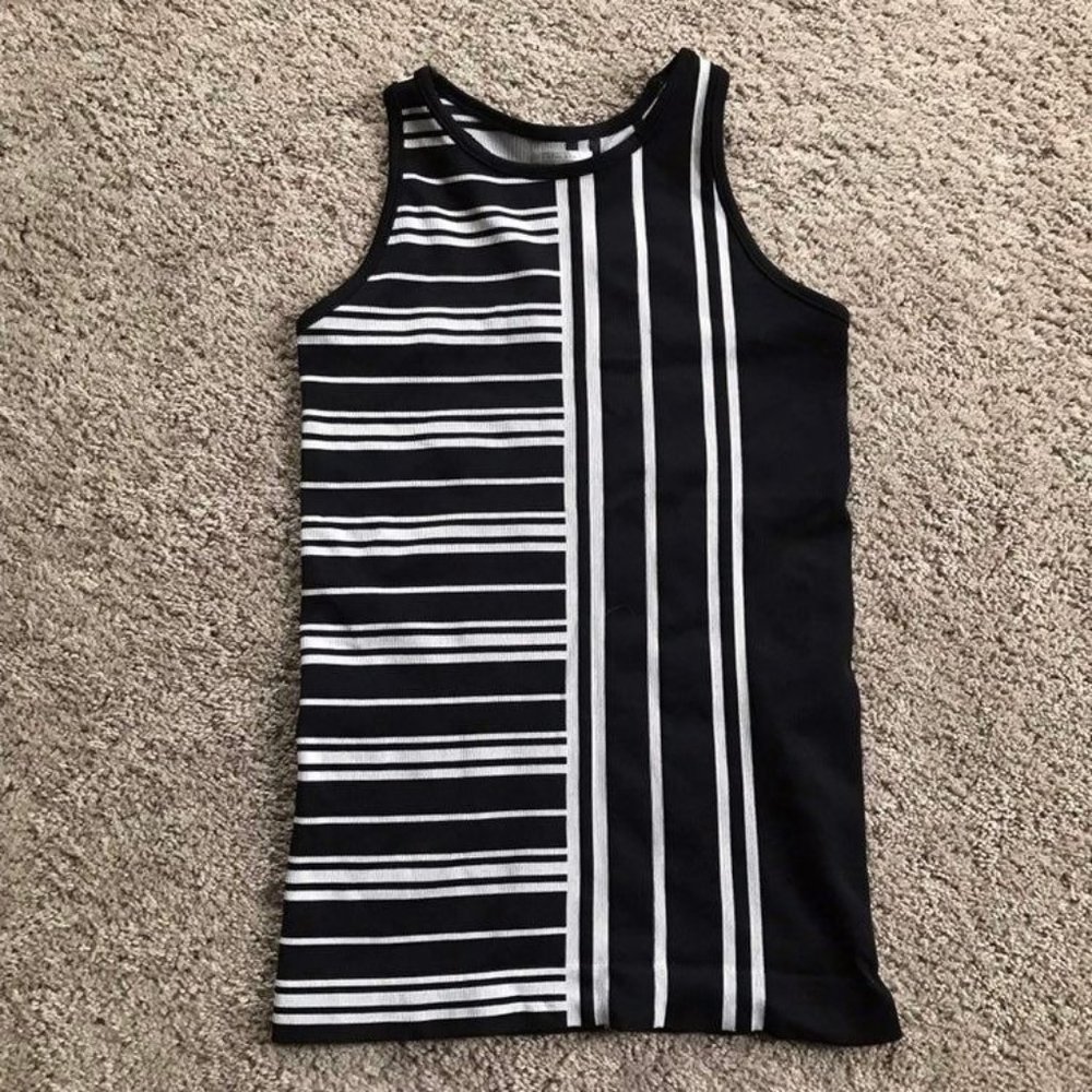 Athleta women's large black / white fitted athletic tank top